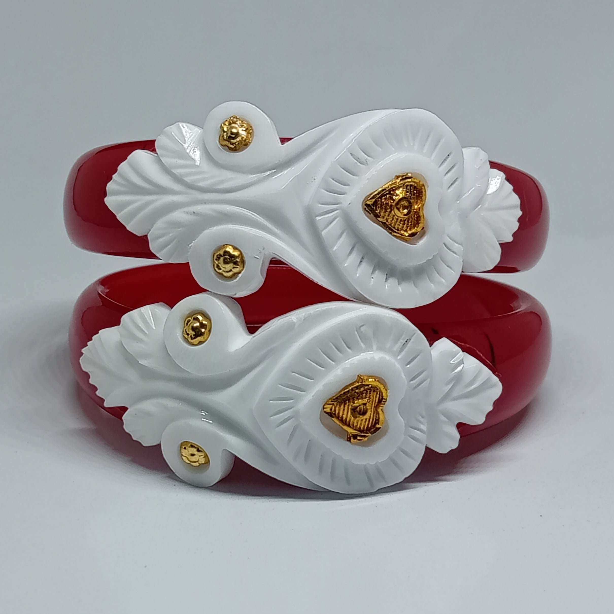 Sakha Pola Bangle with Conch Shell Design - Main Image