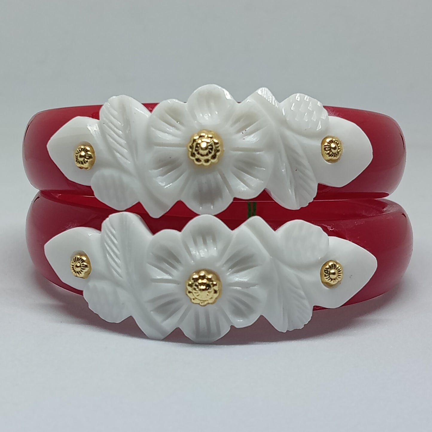 Sakha Pola Bangle with Conch Shell Design
