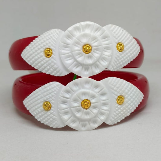 Sakha Pola Bangle with Conch Shell Design