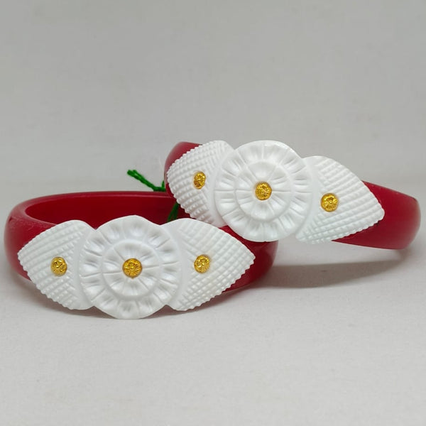 Sakha Pola Bangle with Conch Shell Design