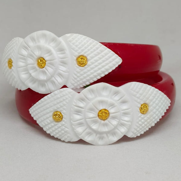 Sakha Pola Bangle with Conch Shell Design