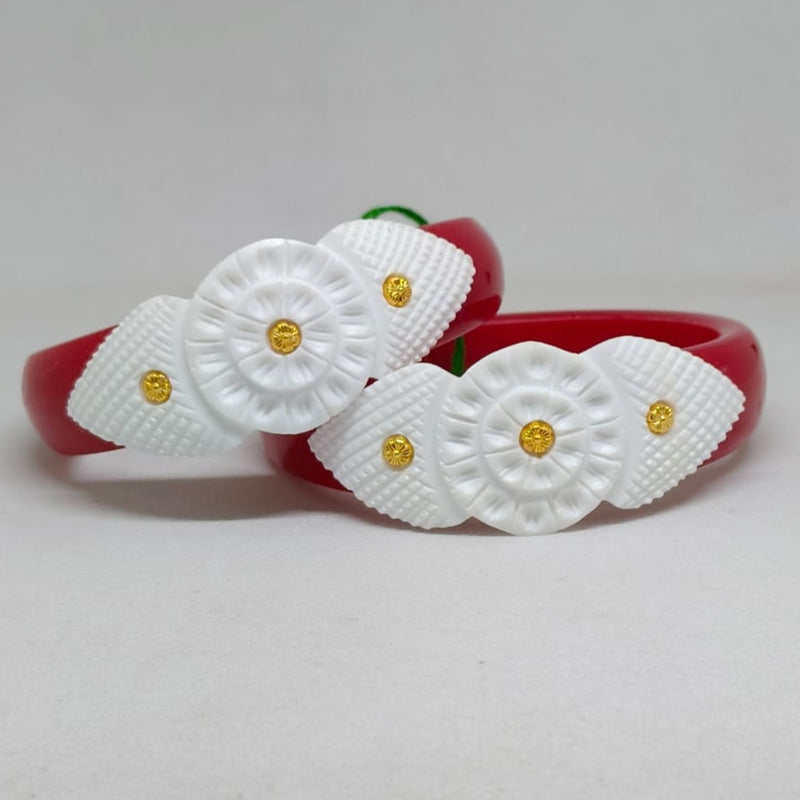 Sakha Pola Bangle with Conch Shell Design