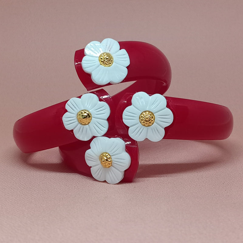 Sakha Pola Bangle with Conch Shell